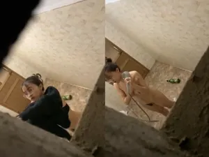 Quay lén eny vú đẹp tắm, khe lỗ lồn chảy nước ròng ròng